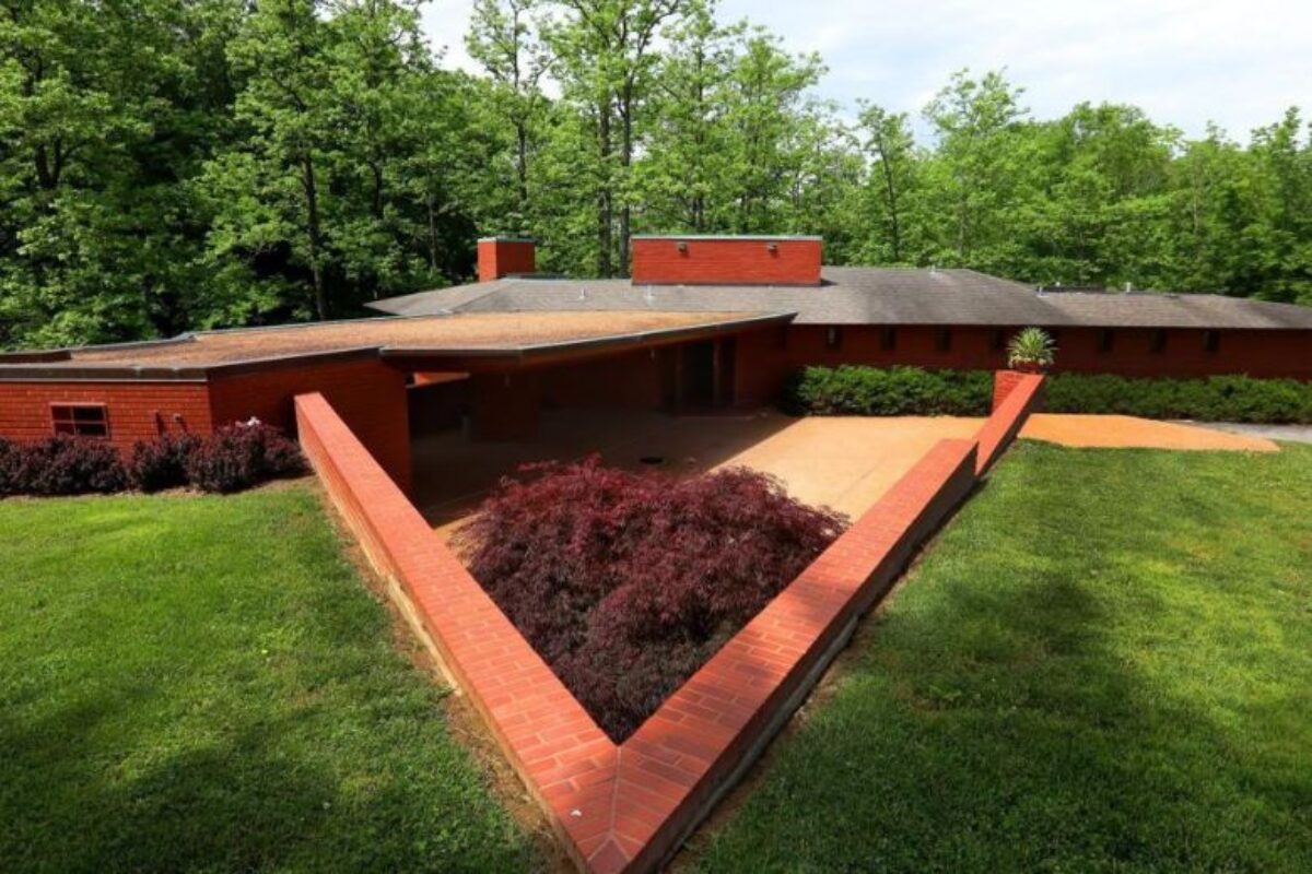 Tour the Frank Lloyd Wright St Louis House in Ebsworth Park